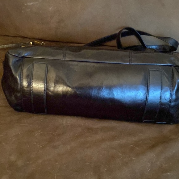 HOBO Elegant Black Leather Tote Bag - Picture 4 of 5